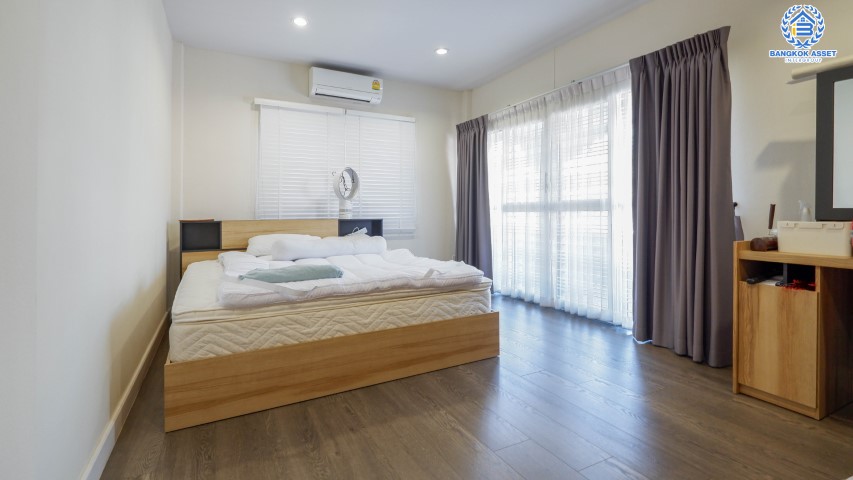 *****บ้านแฝดมือสองย่านนนทบุรี ม.ซื่อตรง รัตนาธิเบศร์ เนื้อที่ 36 ตร.ว. ฟังก์ชัน 3 ห้องนอน 3 ห้องน้ำ 1 ที่จอด แถมฟรี! 4 เครื่องปรับอากาศ 1 เครื่องทำน้ำอุ่น 1 เครื่องดูดควัน บนทำเลยอดเยี่ยม เพียง 3 นาทีถึงรถไฟฟ้าสาสยสีม่วง "สถานีไทรม้า" ใกล้เซ็นทรัล รัตนาธิเบศร์ และทางด่วน "งามวงศ์วาน"